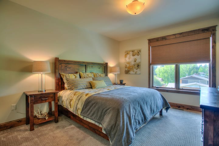 Bračni krevet (širine 180 - 200 cm) u spavaćoj sobi