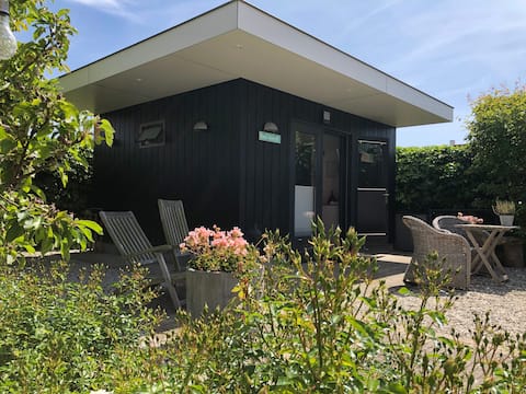 Successful Airbnb property: Welcome to your own cottage 200m from the sea in Dishoek