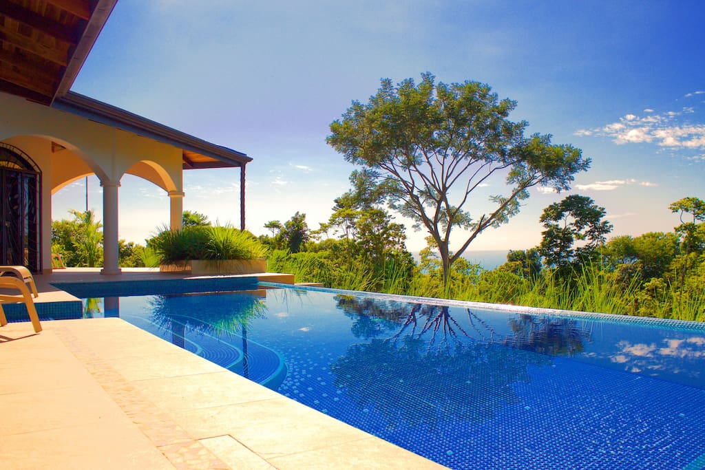 Looking from the infinity pool to the Pacific Ocean.