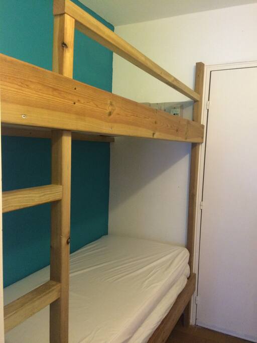 lits superposés avec literie neuve (février 2017). pour adultes et enfants (matelas 80x200)