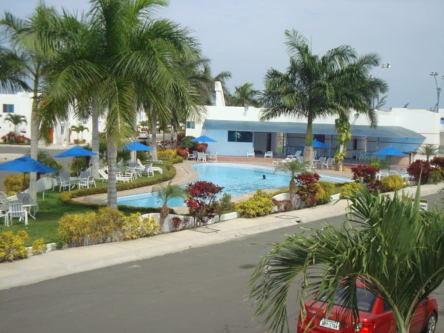 Social area with swimming pool, sauna, mini soccer, basketball and children's games. 3 minutes from the preferred sunset site of Ecuador.... Punta Carnero.