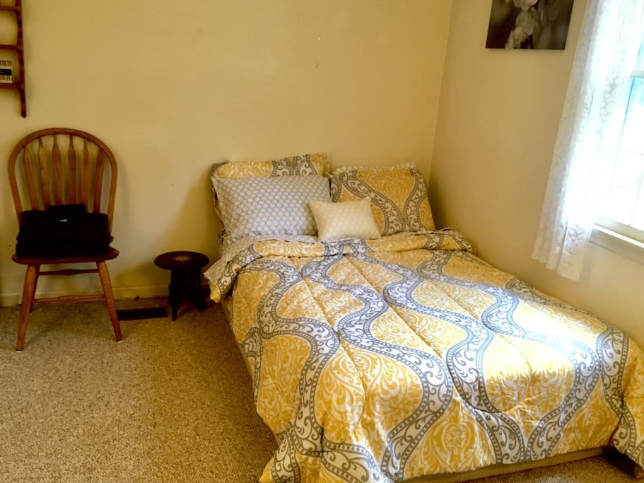 Private bedroom with a double bed