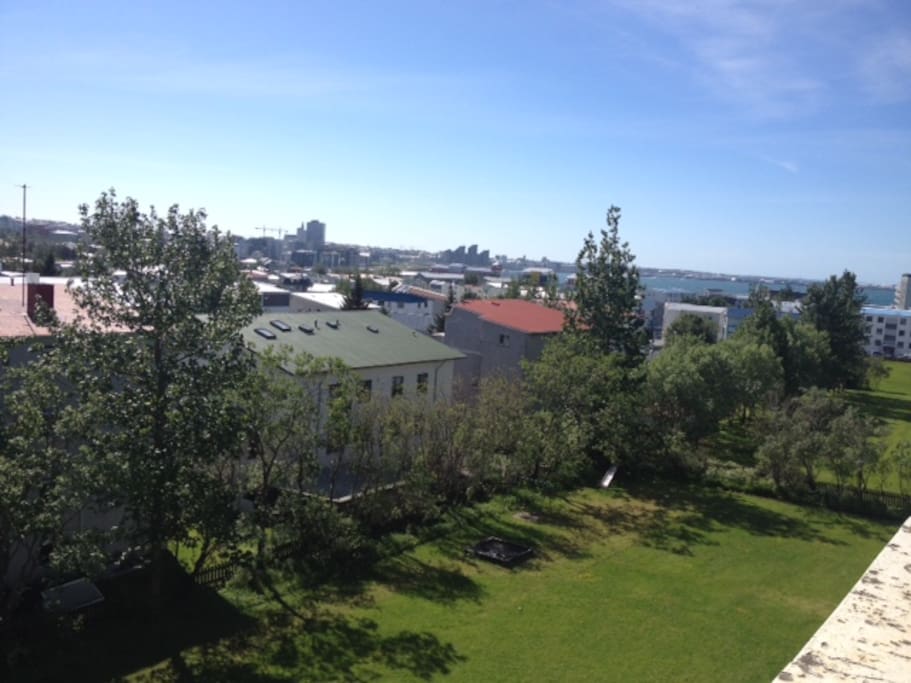 The (summer) view from the balcony and living room. There you can see the city center, Harpa - music hall, Hallgrímskirkja, Perlan and other characteristics for Reykjavík.
