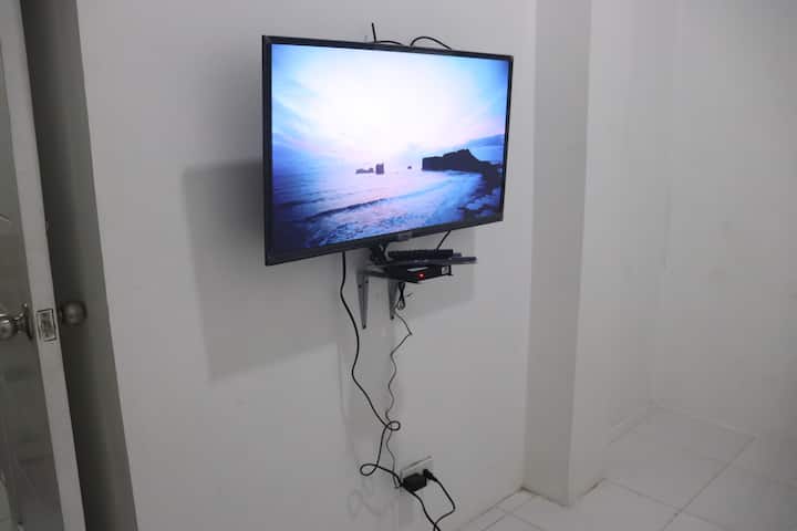 When you want to escape the city this 32 Inch Android smart TV connected to Netflix, Youtube and local channels through TV Plus will have you sorted.