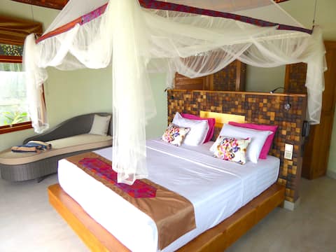 Puri Dajuma-Beachfront Balinese Villa