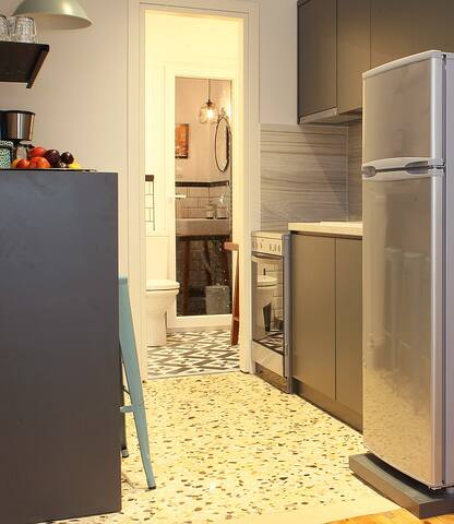 Nat’s place: Friends & Family, Thessaloniki metro gallery image 5