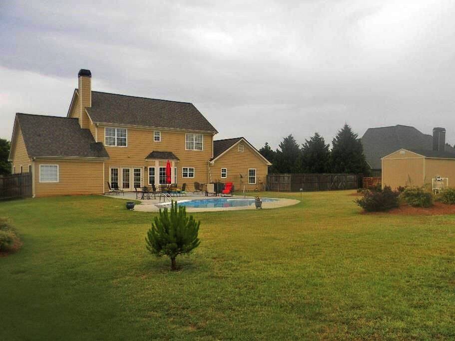 Large fenced backyard, patio and grill. Enjoy nice weather with dinner outdoors!