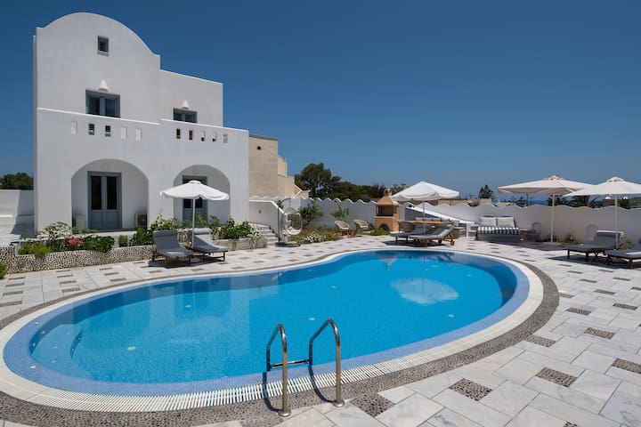 Felicity Villas Santorini – Gregoire