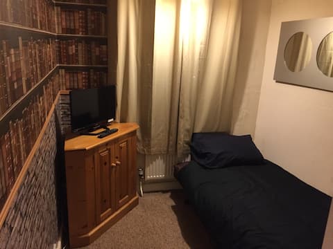 Rob’s Place. Economical Room