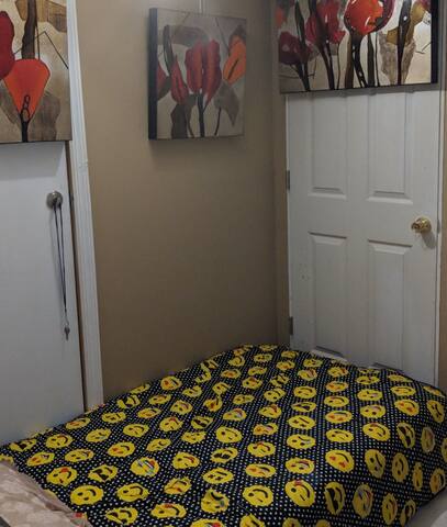 TINY ROOM, SAVE$$$, CLOSE TO ALL, TWIN BED, FIT 2?