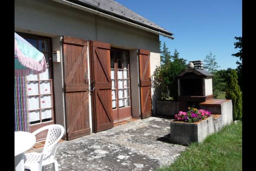 Terrasse avec coin barbecue