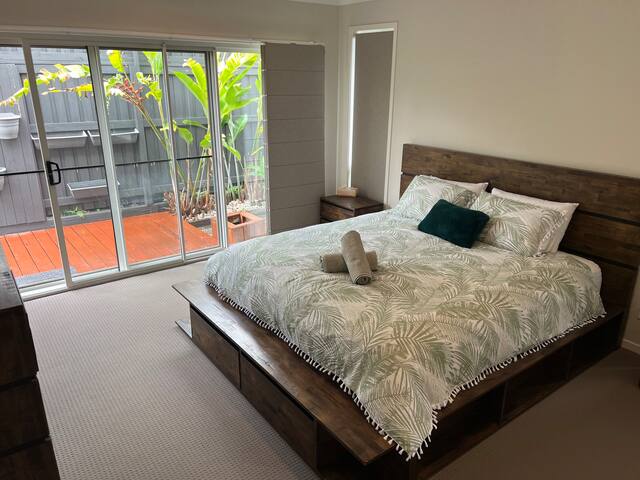 Near New 3 bedroom home with pool Peregian Beach gallery image 4