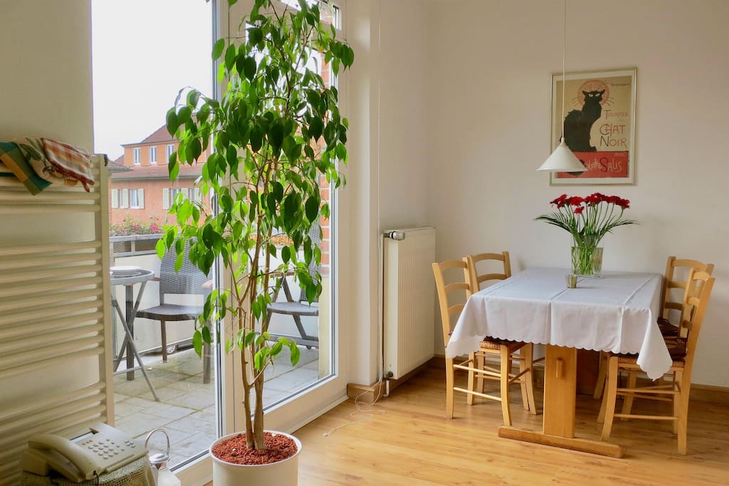 Küche mit Balkon