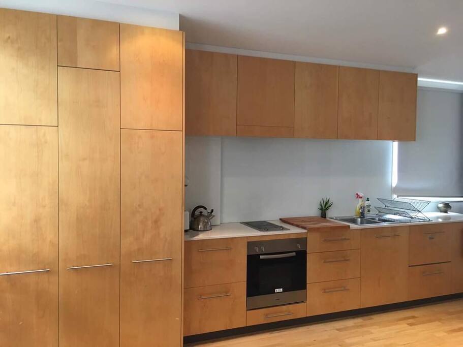 Easy to use kitchen with excellent natural light
