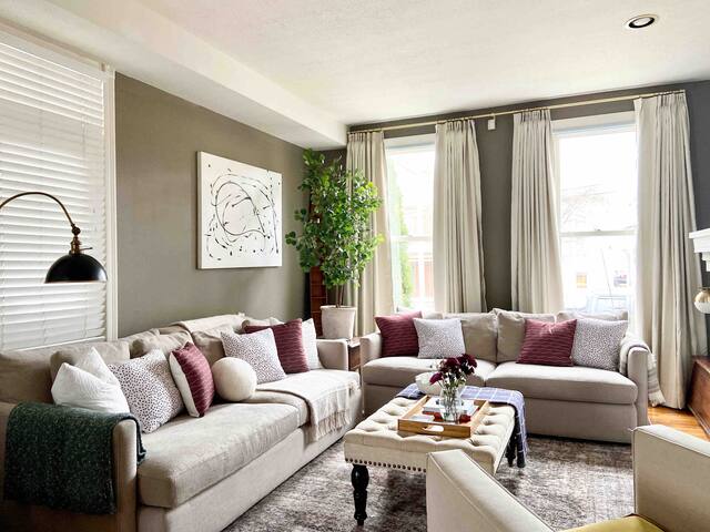 Eclectic Short North Escape. FREE Parking! gallery image 2