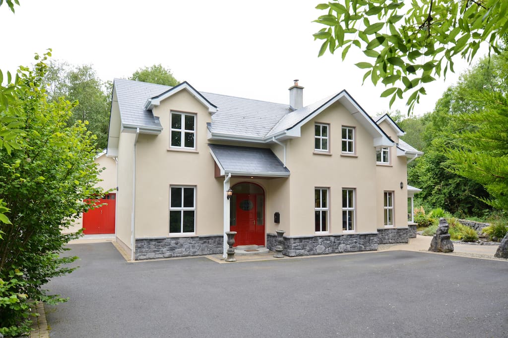 daylight view of front of house