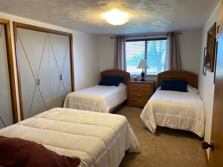 سرير كامل الحجم وسريرين مزدوجين 