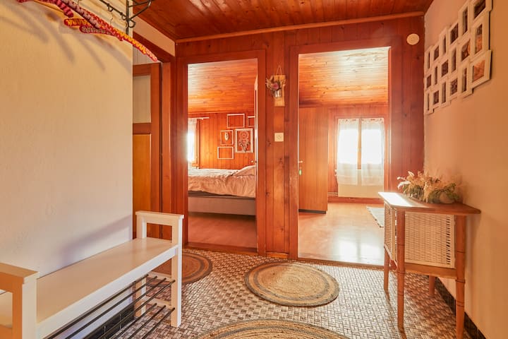 รูปล็อบบี้ด้านหน้า 
Demian Tschumi 