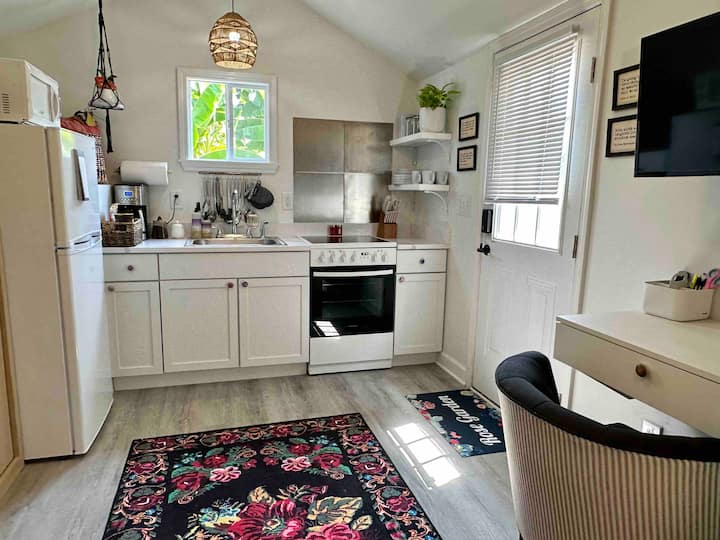 Rose Garden Bungalow - Mount Pleasant, SC
