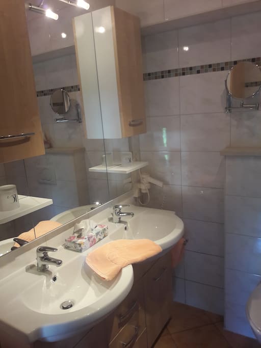 Badezimmer mit Doppelwaschtisch