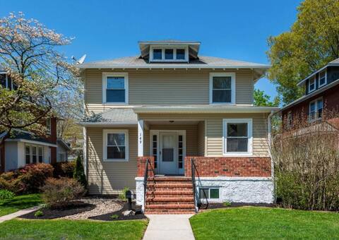 NEW!!!  Spacious 3 br Single with off steet parking, XBOX, Ping Pong, Bikes, Arcade machine....
