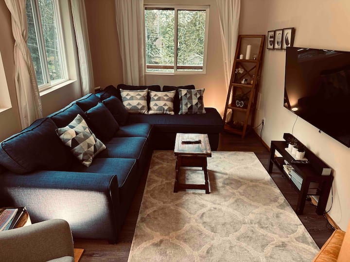 New high mwisho malkia ukubwa kuvuta nje kitanda na 65 inch TV na cable na sauti bar na ndogo woofer