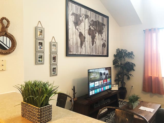 Studio-Loft in the heart of MIDTOWN!