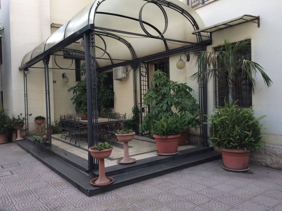Patio esterno in comune.