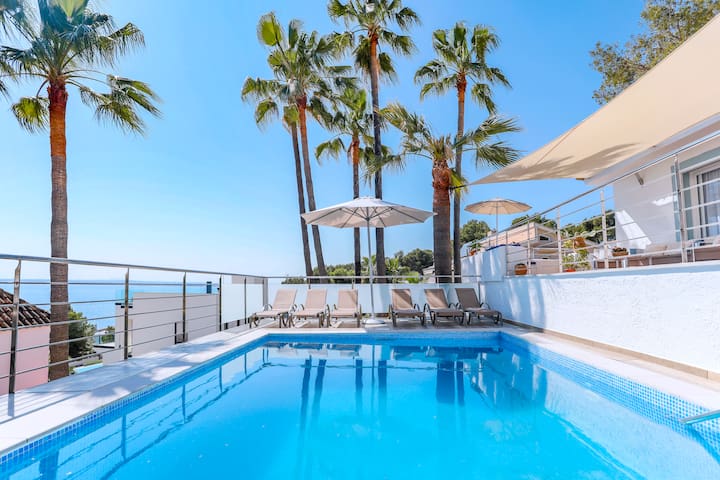 Stylish villa with sea view and pool in Alcudia