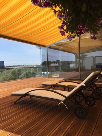 Luxury 3 BR Apt With Amazing City View gallery image 3