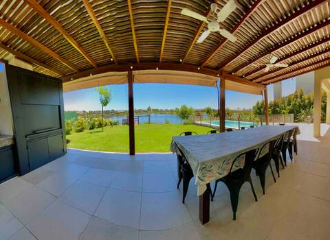 House in the lagoon to enjoy as a family