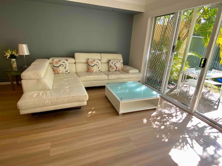 Beach 7 mins! Tropical Oasis in Mermaid