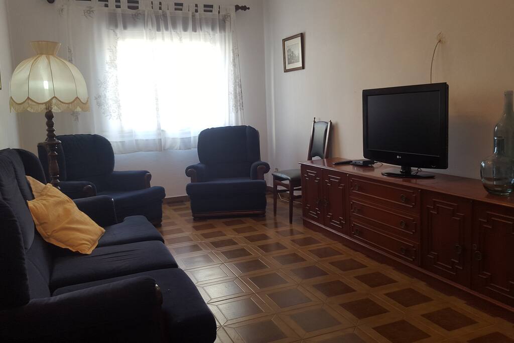 Sala de estar com sofá cama. Living room with sofá bed.