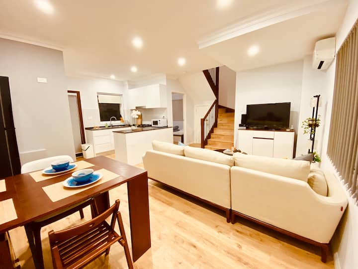 Rare two story three bedroom apartment in Sydney Apartments for Rent
