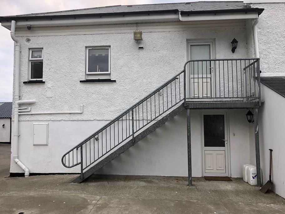 This is the building to the top flat.