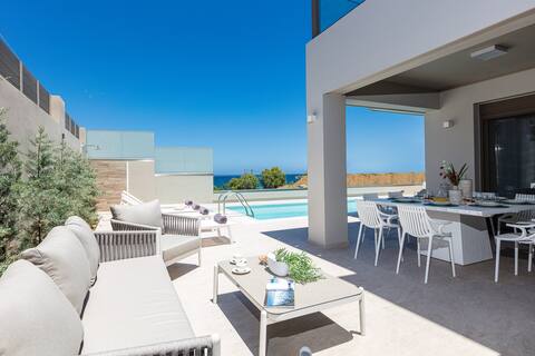 Lagoon Seaside Villa, a Sumptuous Retreat