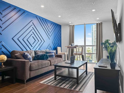 Popular Airbnb listing: Spacious Luxury Condo w. Free Parking in Toronto! in Scarborough—Agincourt