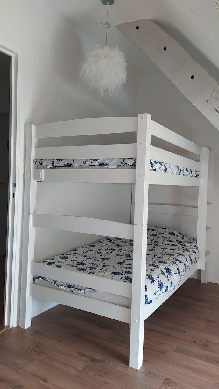 Стая 3 
Двуетажно легло 90*190