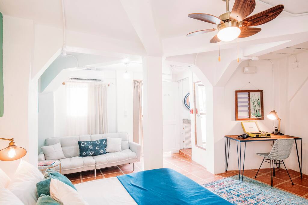 The hotel environment was very vibrant and surrounded by young people – Juan