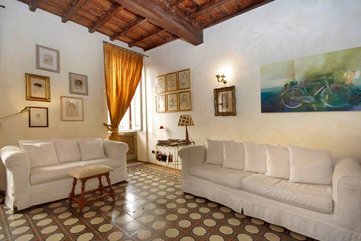 Campo dei Fiori Apartment gallery image 4