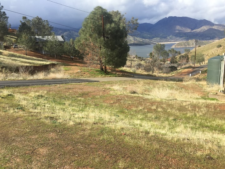 Lake View Cabin Just A Stroll Away from the Water Cabins for Rent in Lake Isabella, California