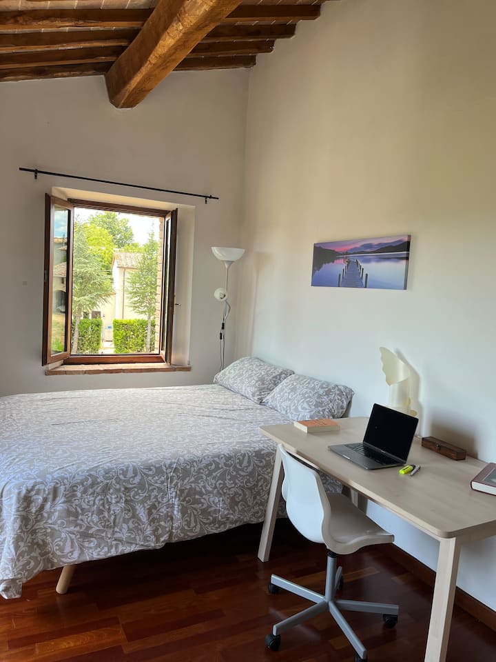 andra sovrummet med dubbelsäng