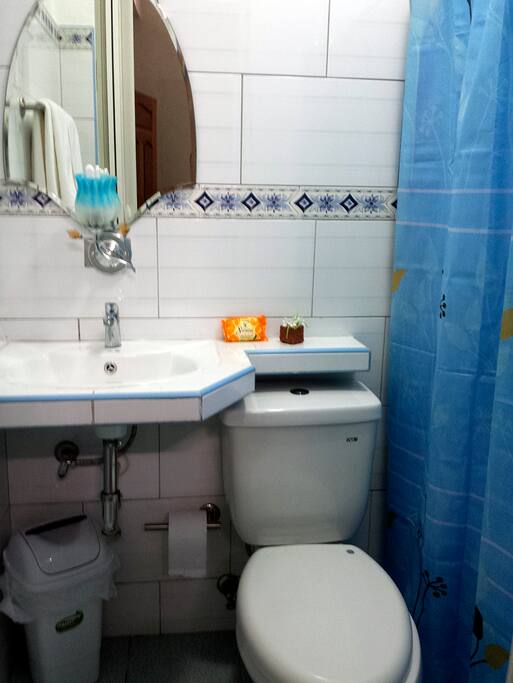 Baño 2, agua caliente 24 horas