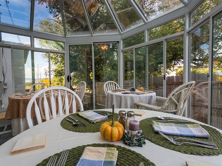 sun room bistro dining and breakfast area