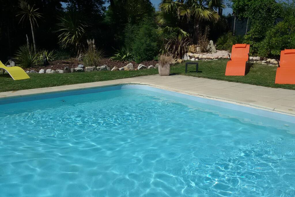 piscine 10mx5m très agréable avec sa plage