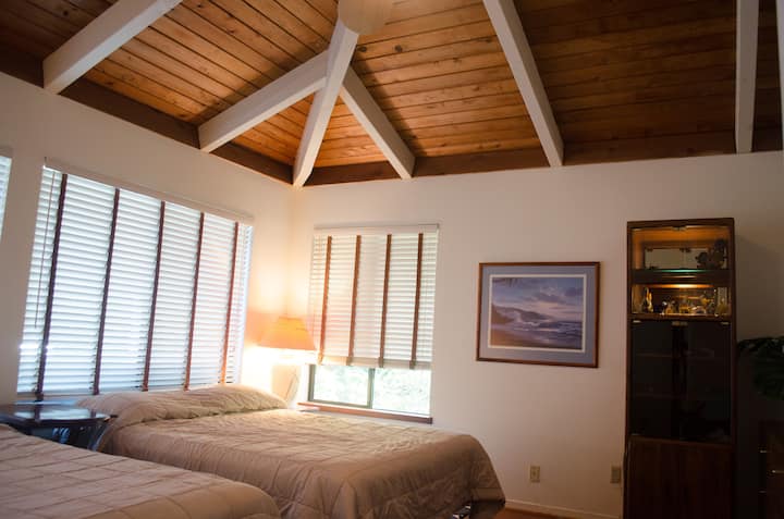 Master Suite  საძინებელი, 2 კომფორტული საწოლი 152 × 203 სმ