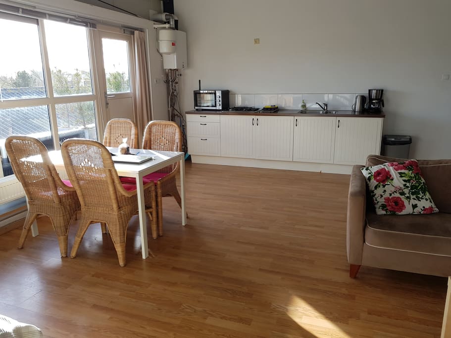 Woonkamer richting de keuken