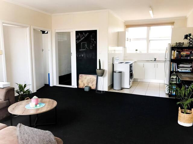 Burleigh Beachside Bargain
