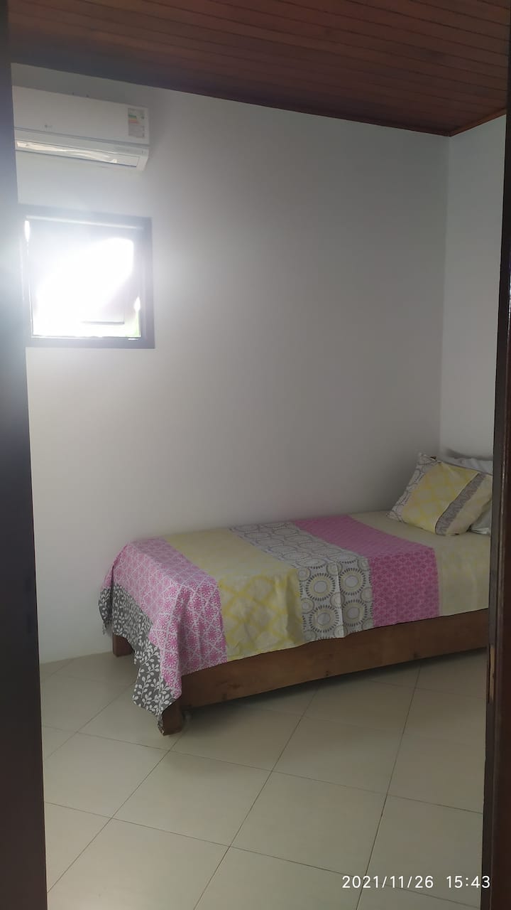 Ოთახი 2, კონდიცირებული, 1 ორადგილიანი საწოლი + დამატებითი ლეიბი.