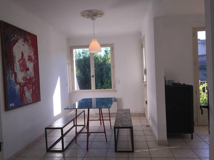 Salle à manger adjacente au séjour